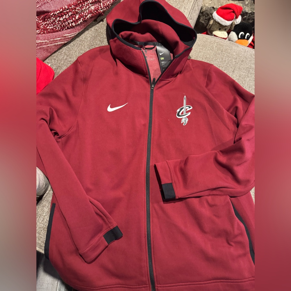 NWT Men’s Cleveland Cavaliers wine colored zip hooded jacket -XXL